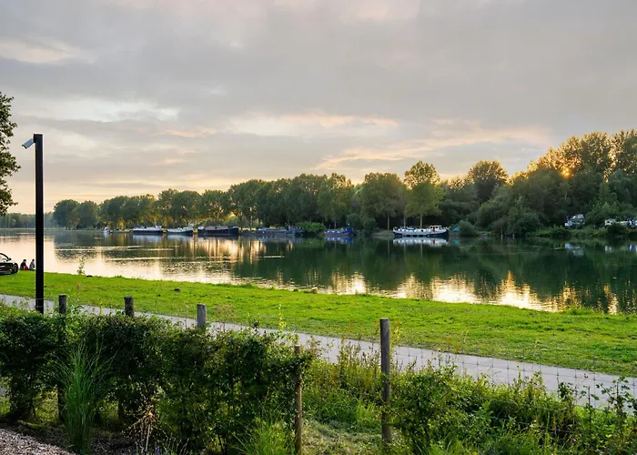 Дом отдыха 3-level With Rooftop Antoing